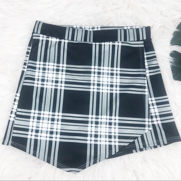 Pants - 🍒Plaid skort black white size medium